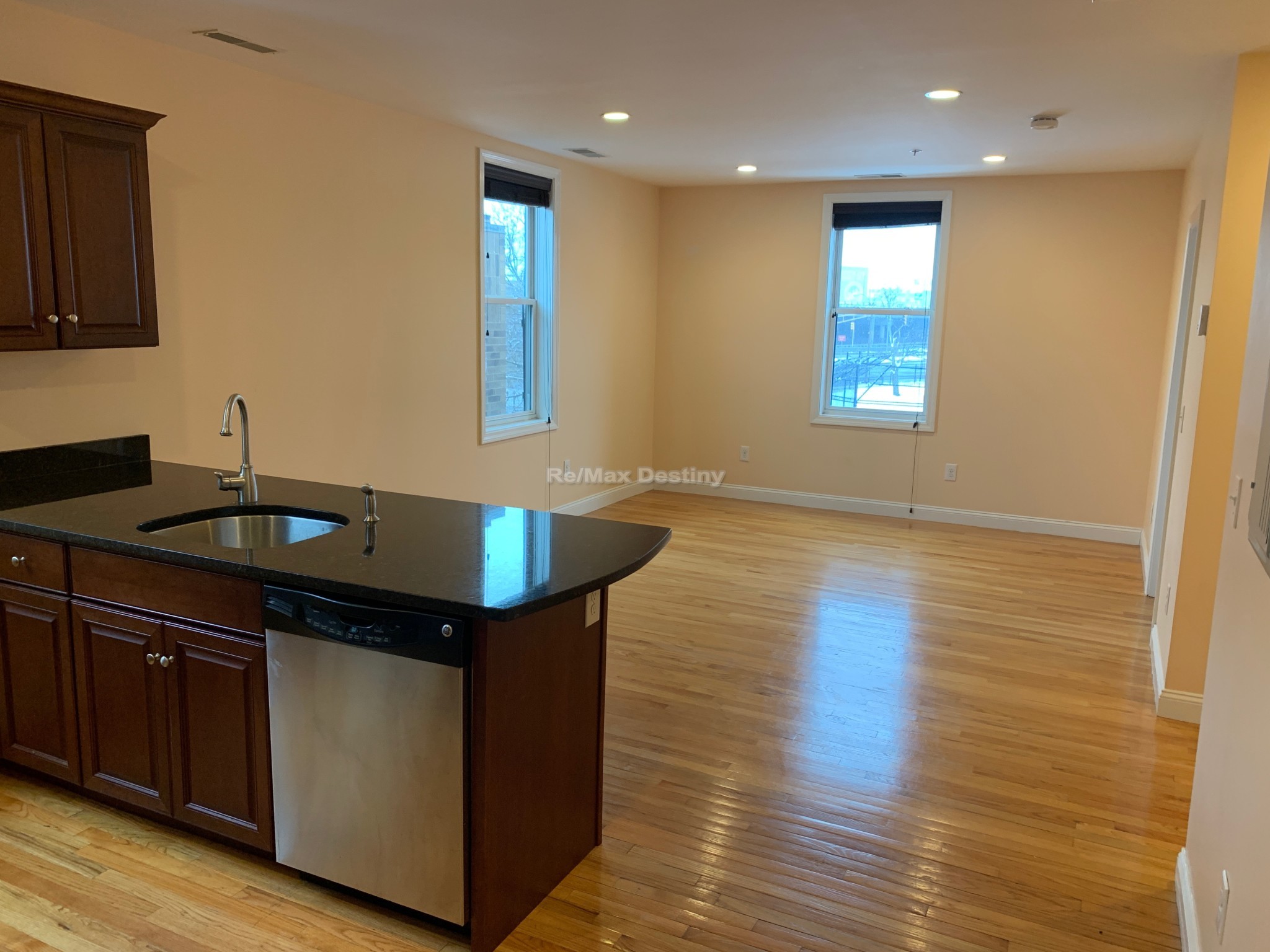 Photos of apartment on Fellsway W,Somerville MA 02145