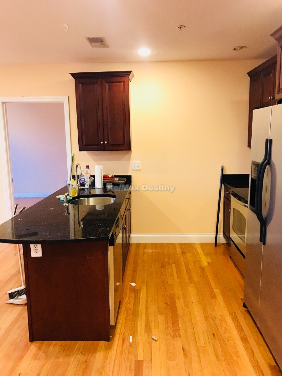 Photos of apartment on Fellsway W,Somerville MA 02155