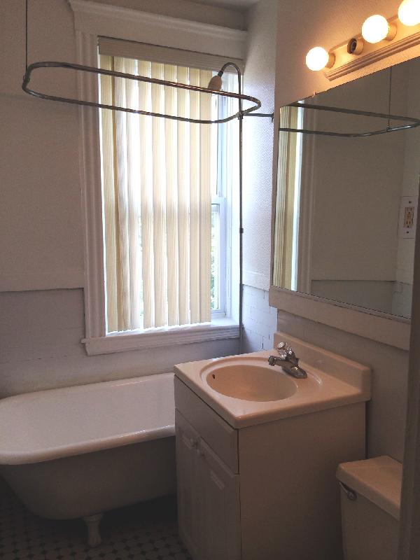Studio bed, 1 bath apartment for rent at 95 Park Dr Unit 17, Fenway — photo 2 of 4