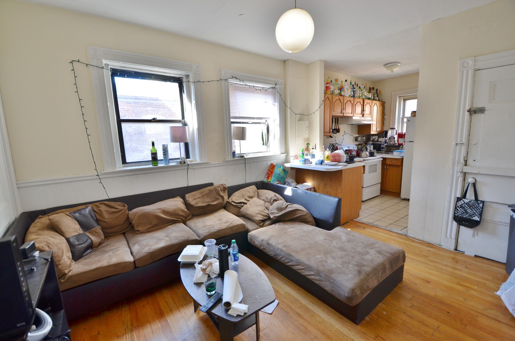 Listing featured image