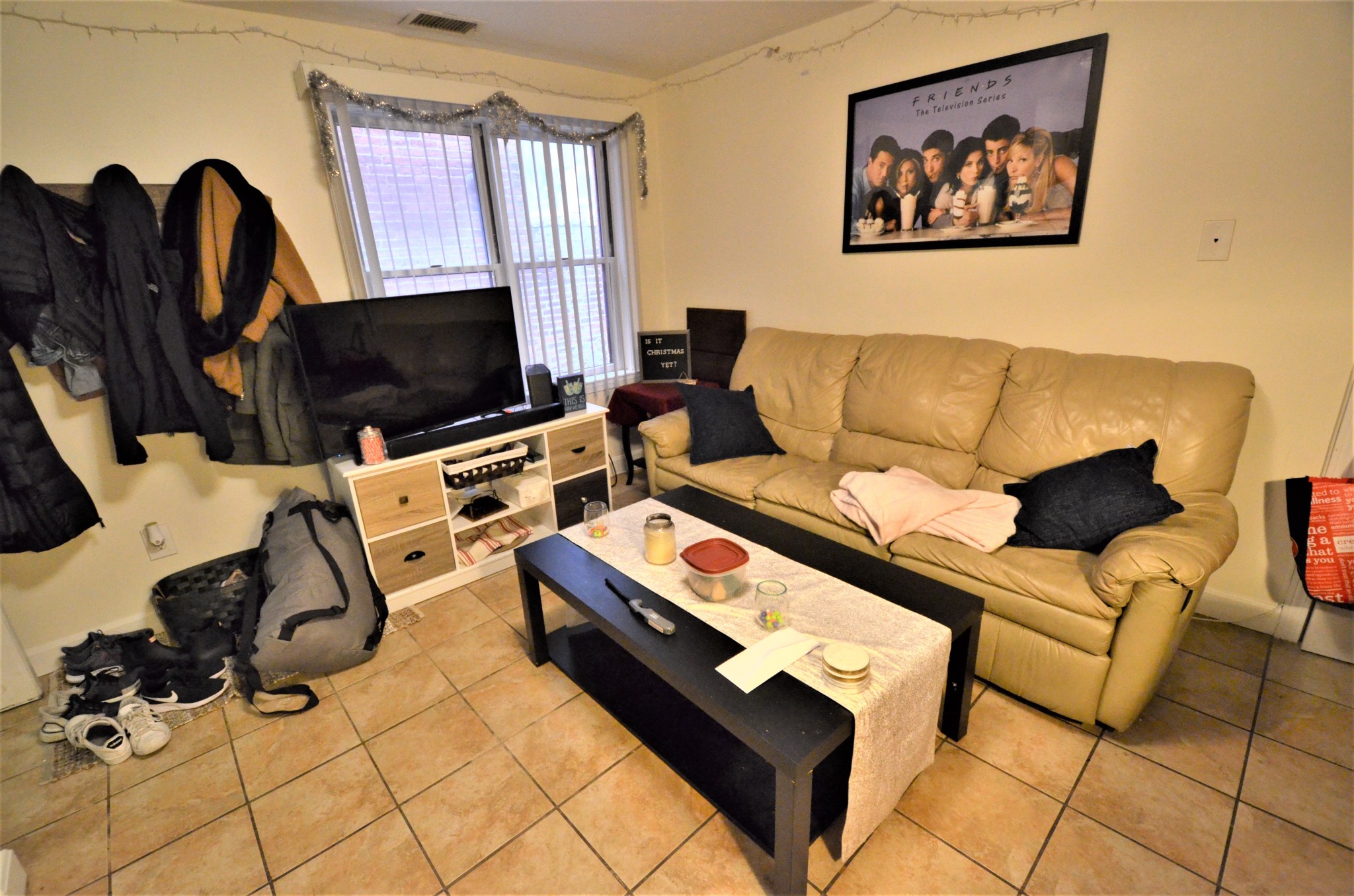 Listing featured image