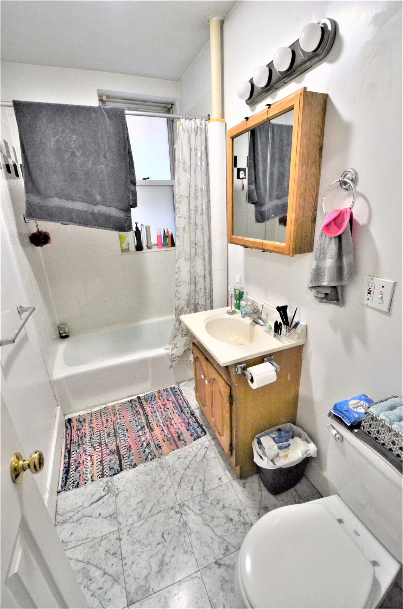 Listing featured image