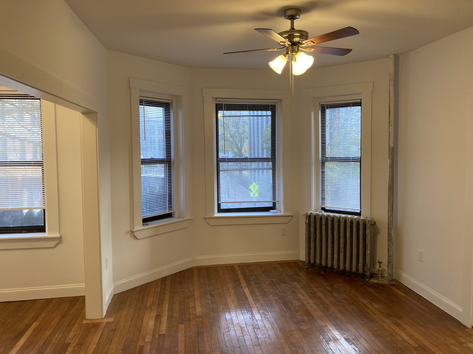 Listing featured image