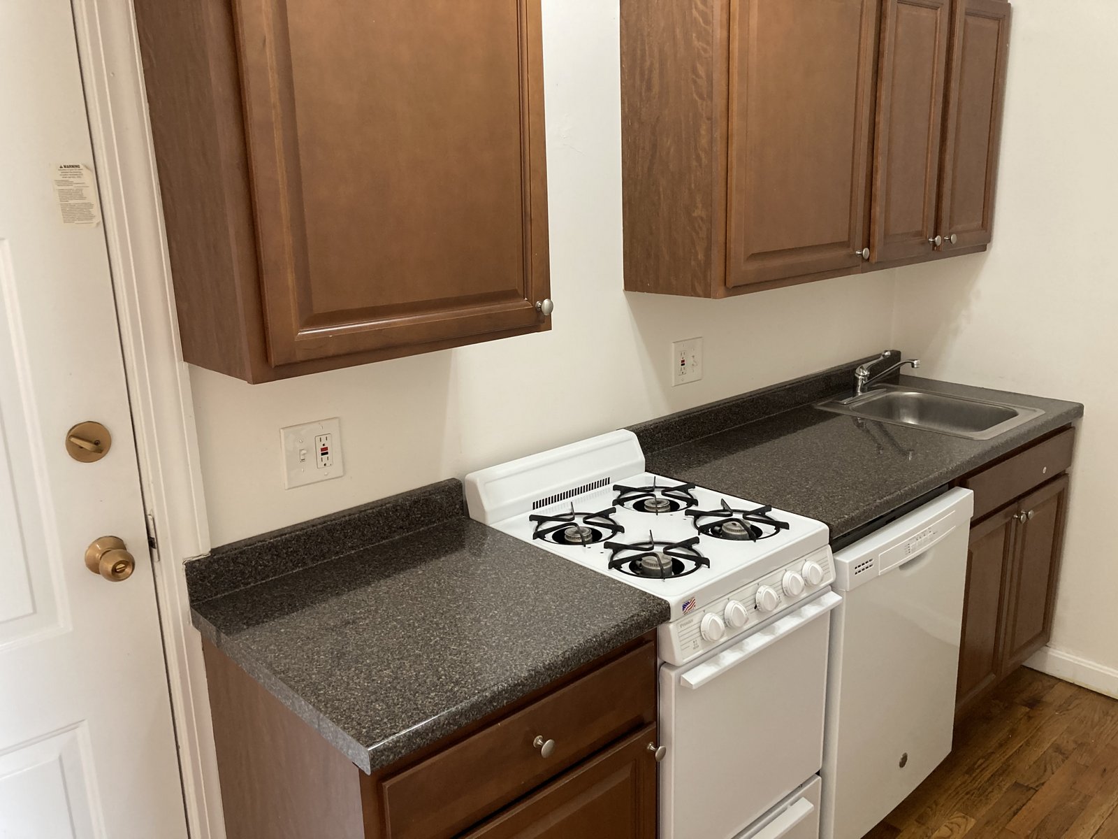 Listing featured image