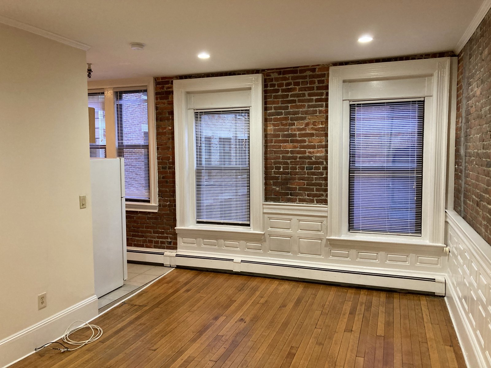 Listing featured image