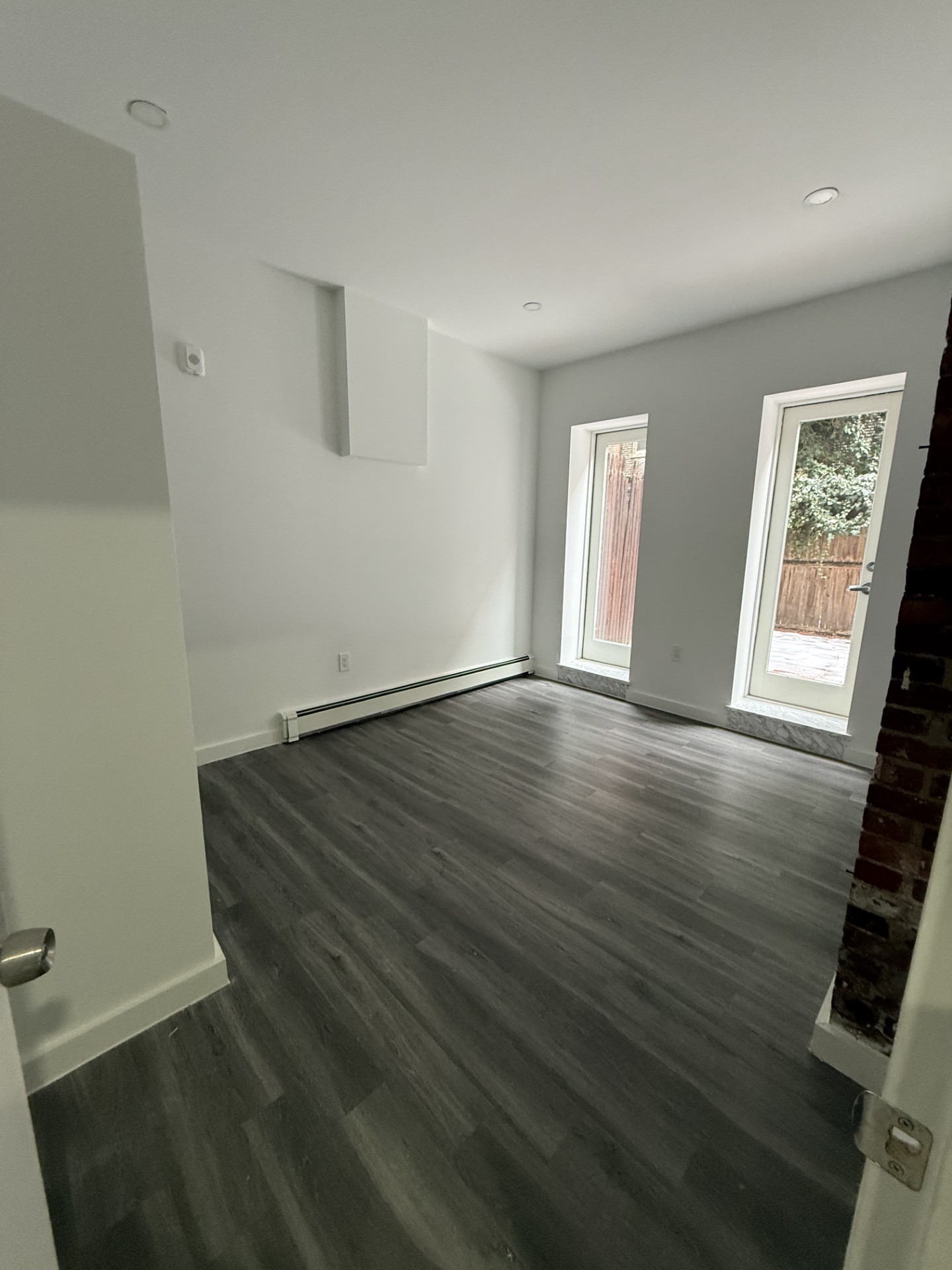 Listing featured image