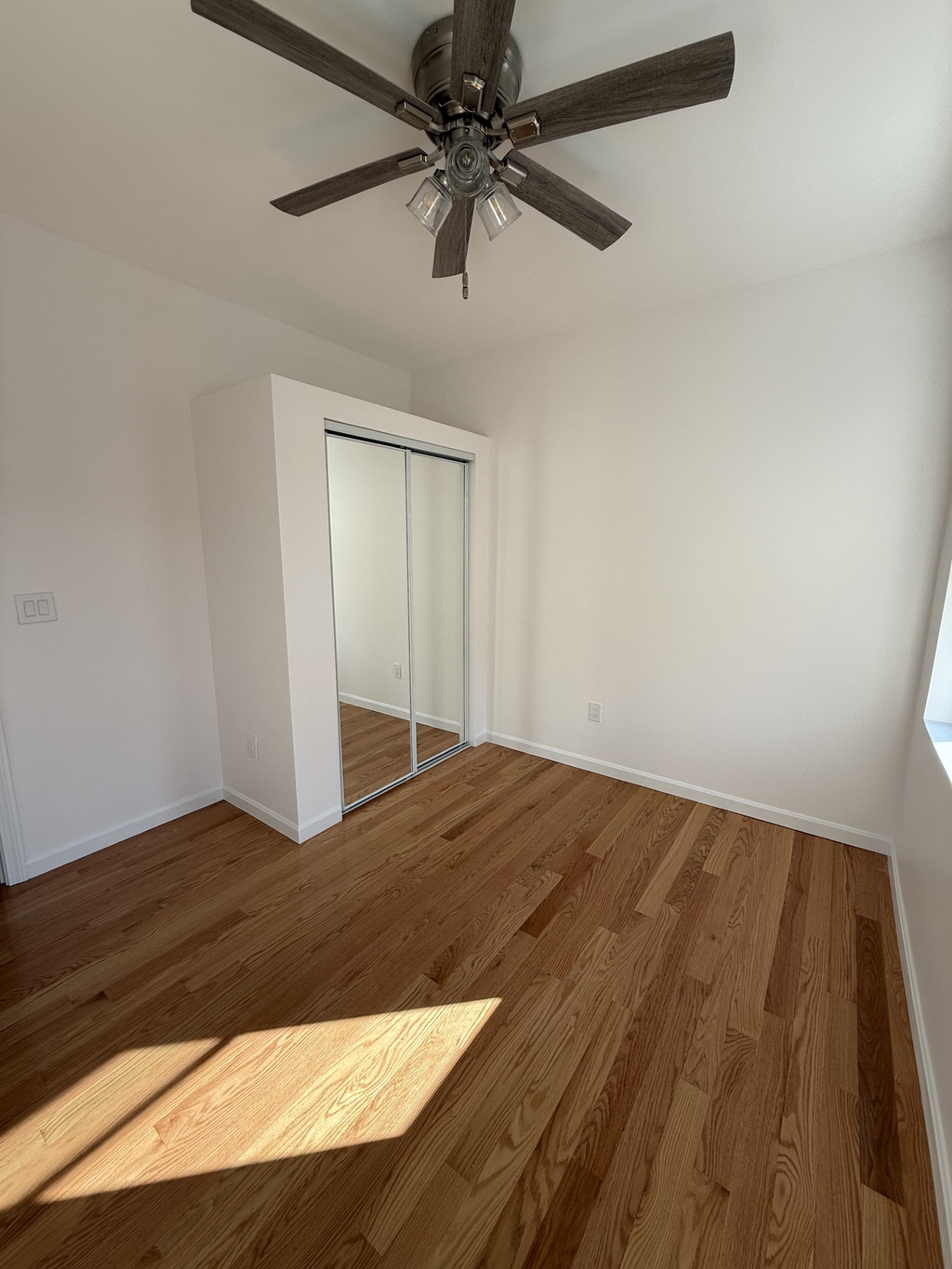 Listing featured image