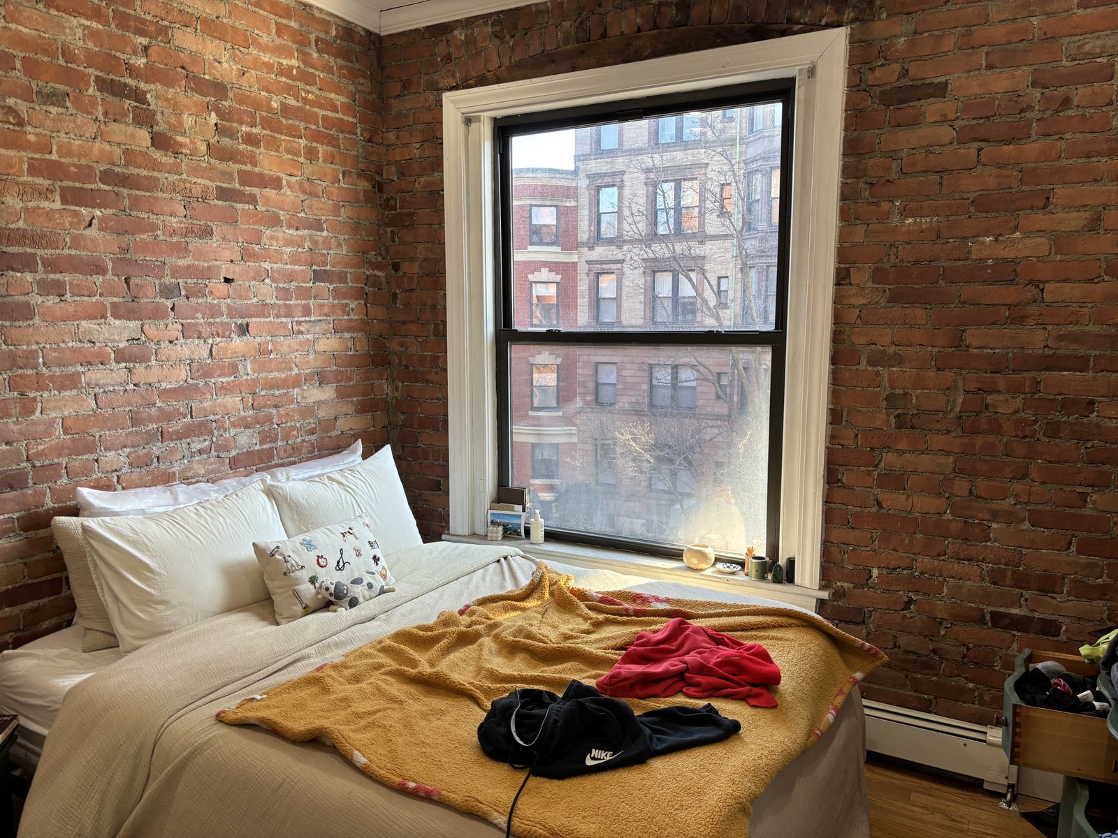 Listing featured image