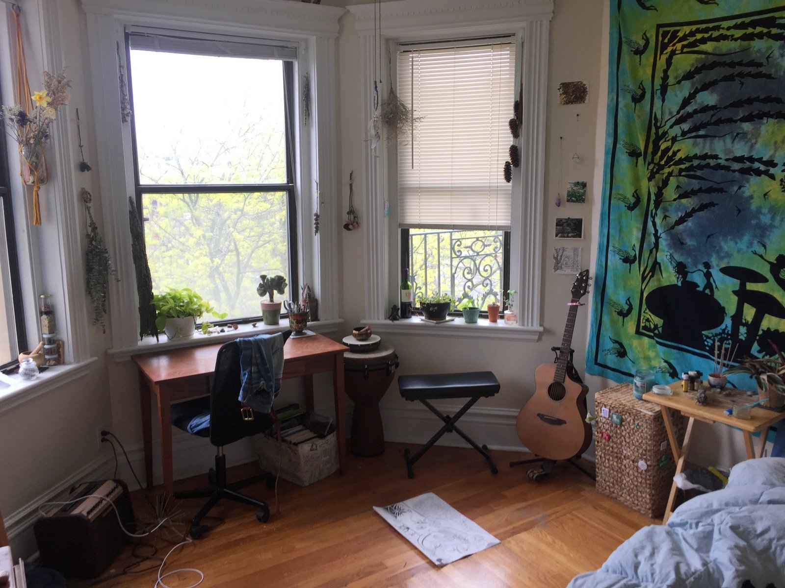 Listing featured image