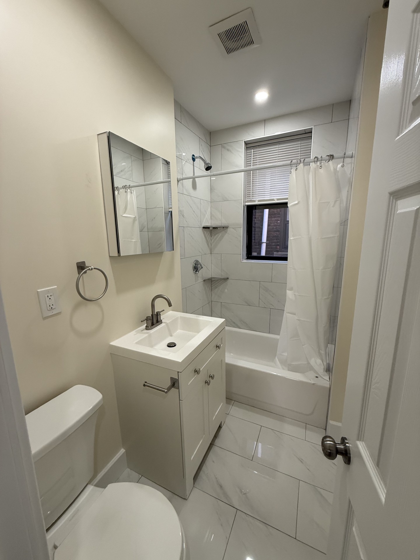 Listing featured image