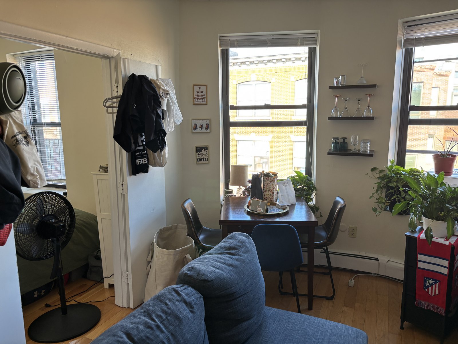 Listing featured image