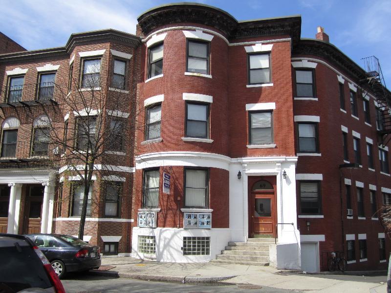 Listing featured image