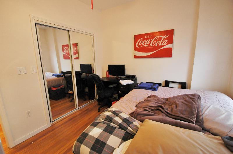 Listing featured image