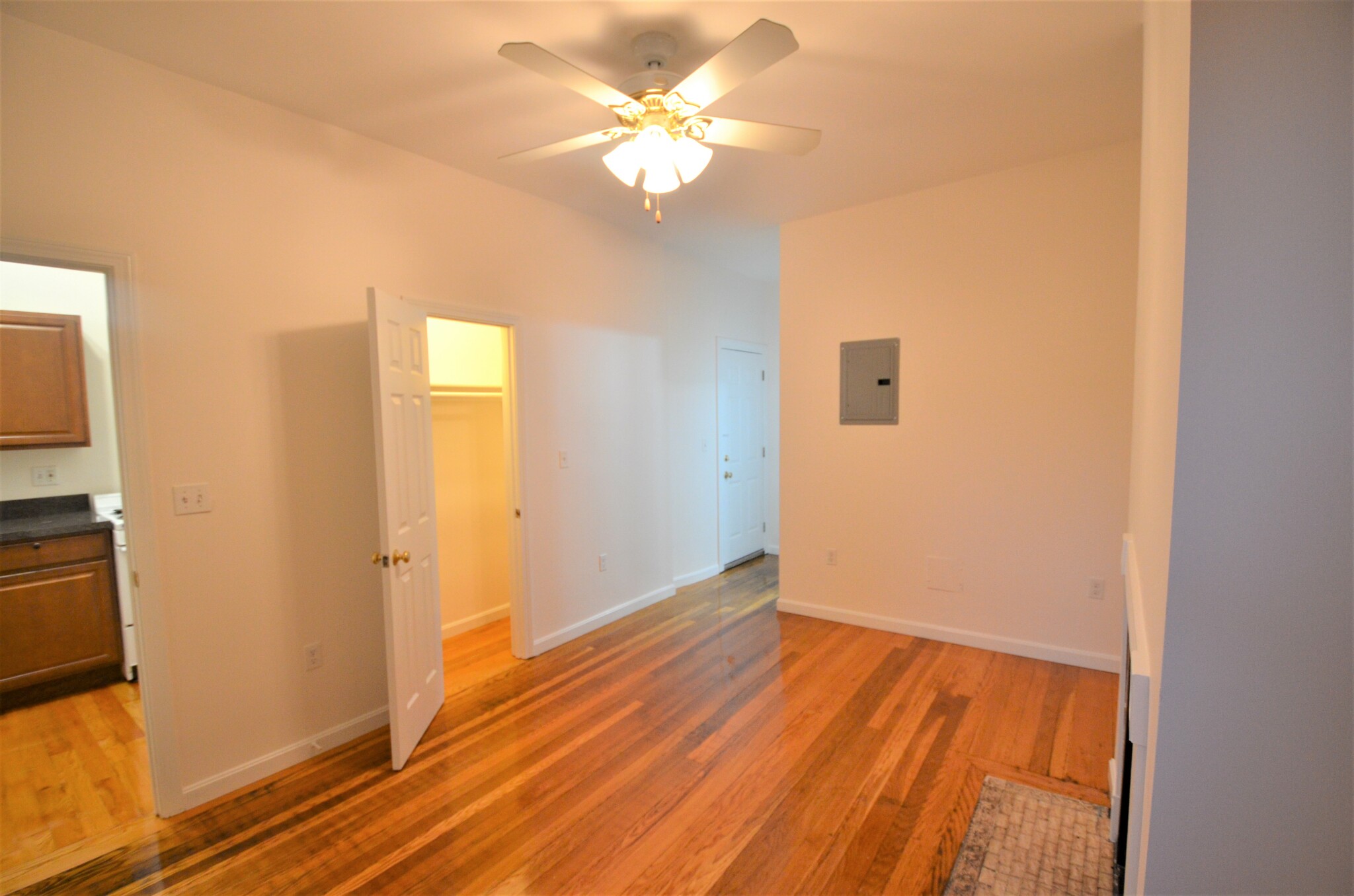 Listing featured image