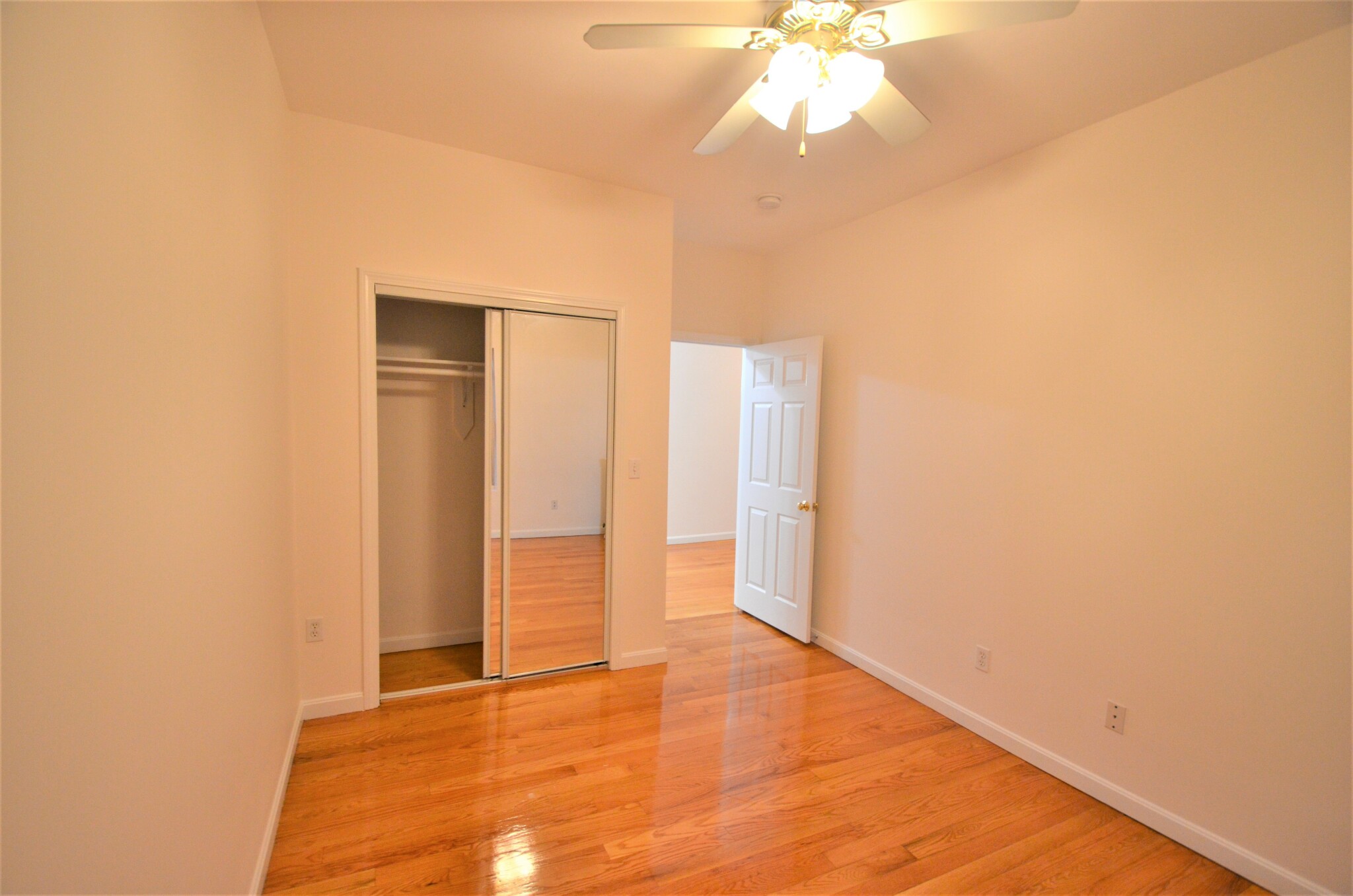 Listing featured image