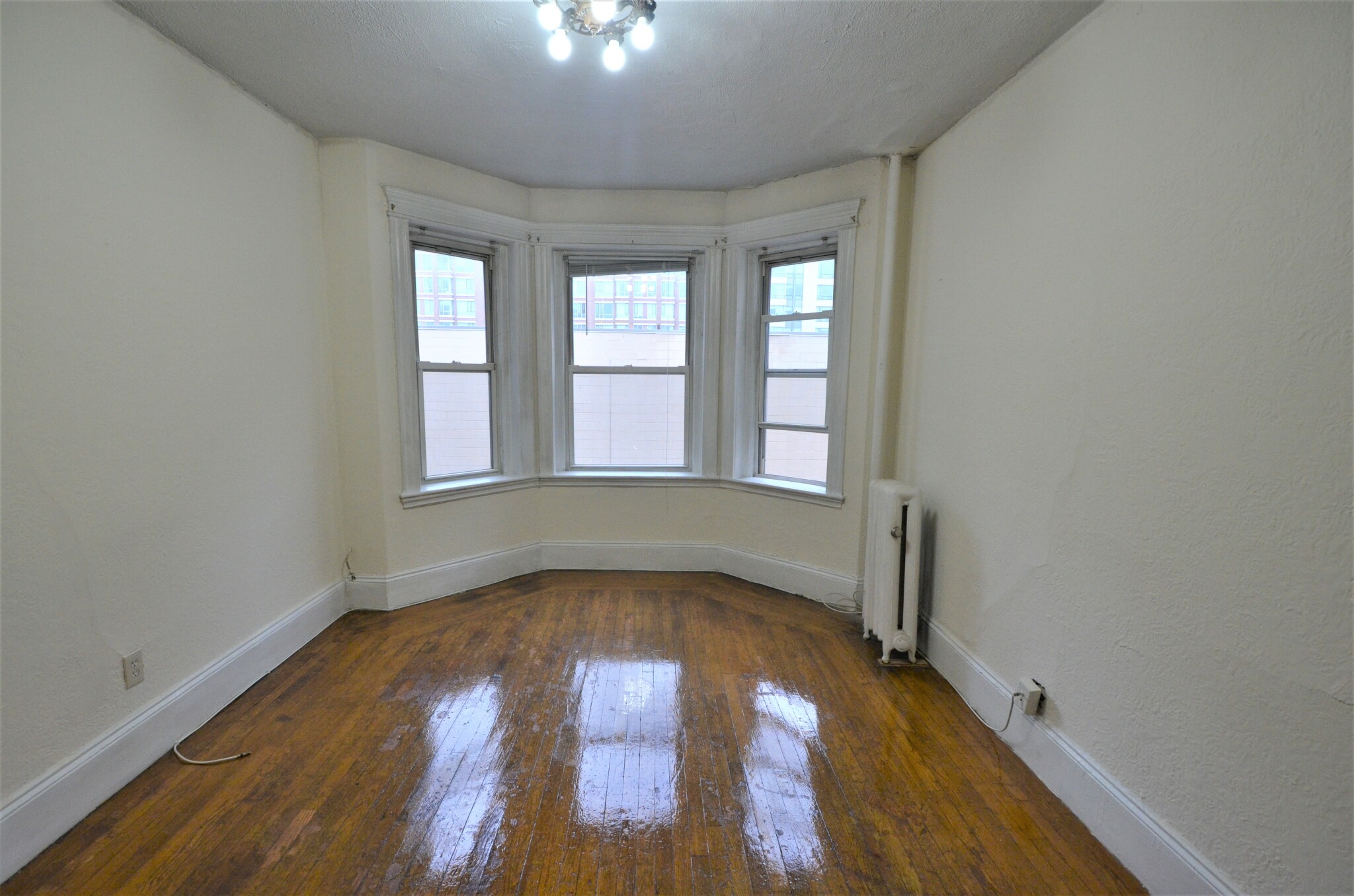 Listing featured image