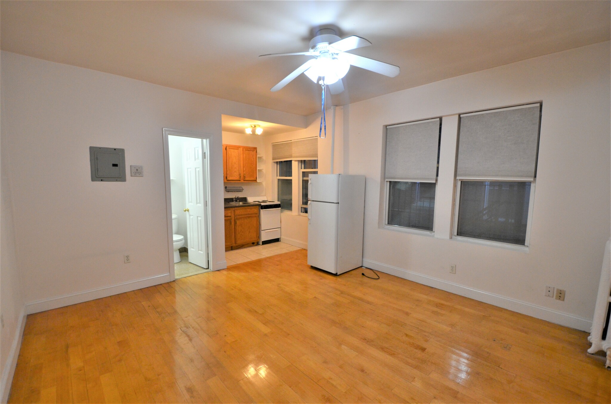 Listing featured image