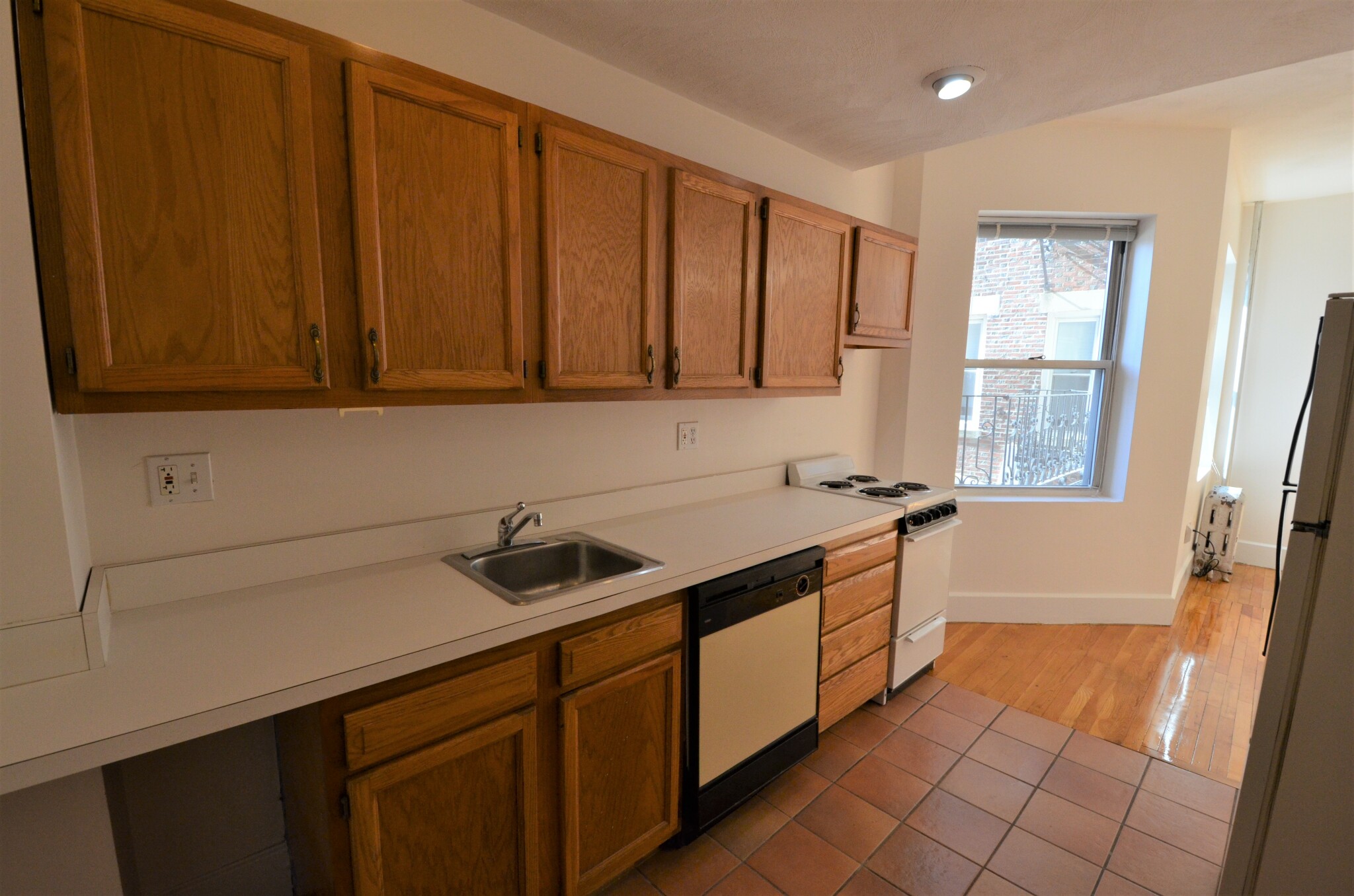 Listing featured image