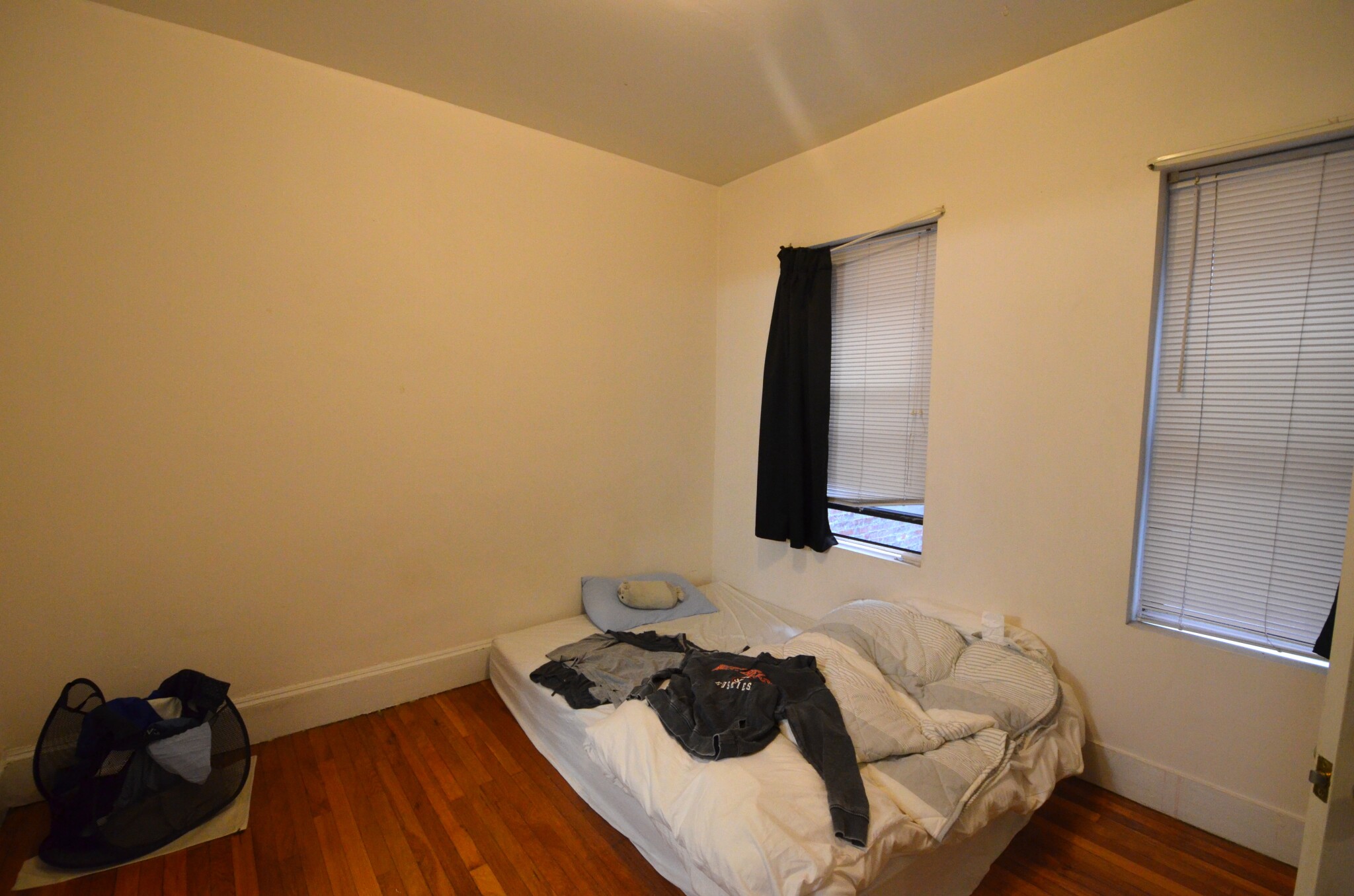 Listing featured image