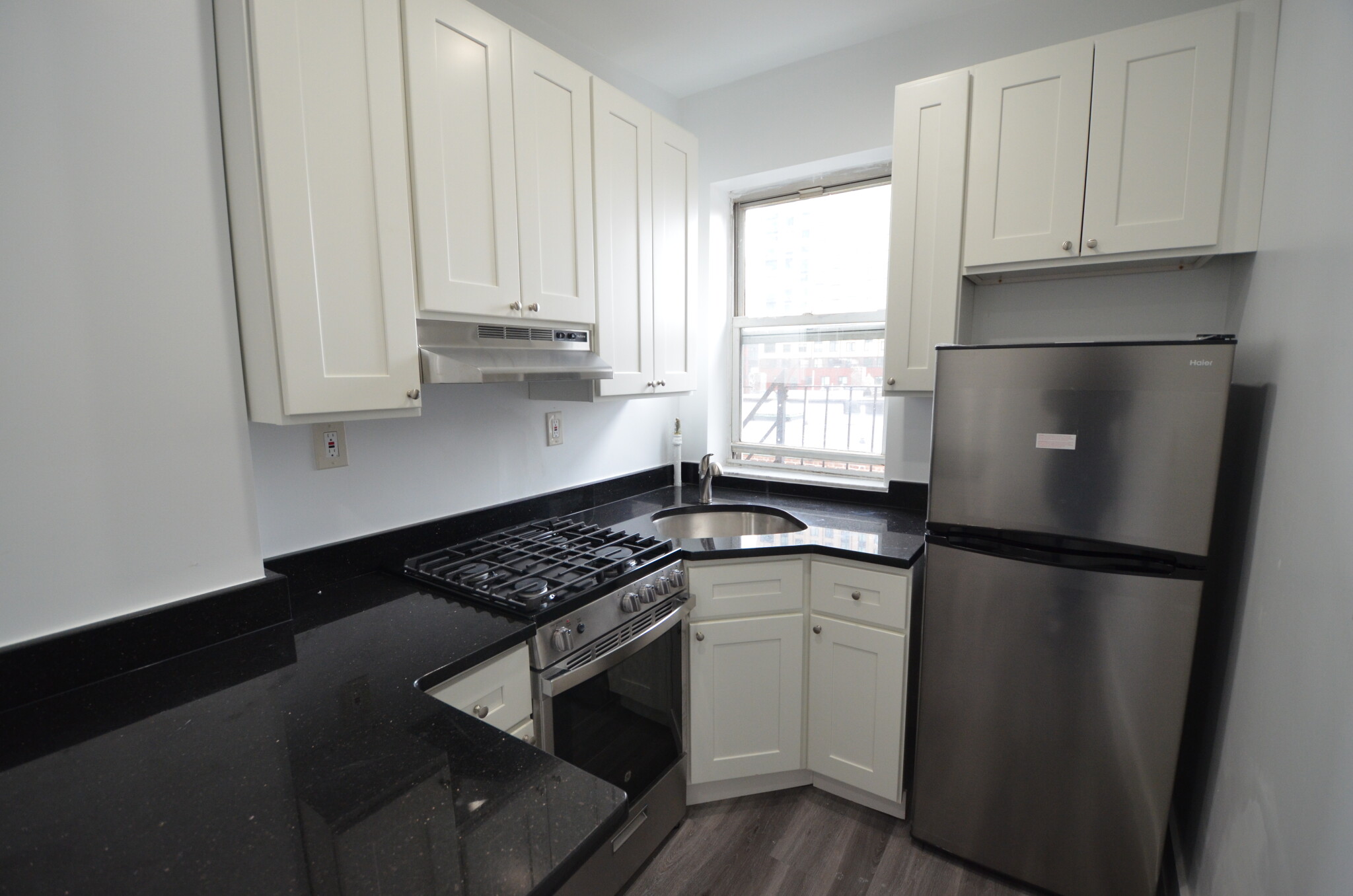 Listing featured image