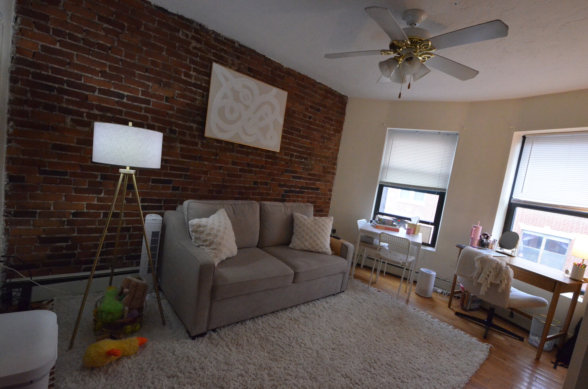 Listing featured image