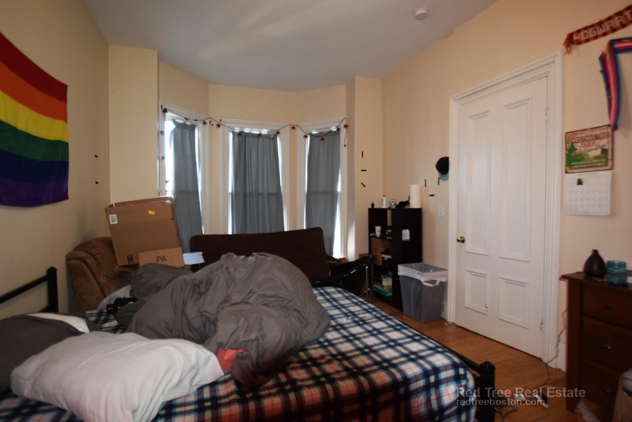 18 Cobden St, Jamaica Plain