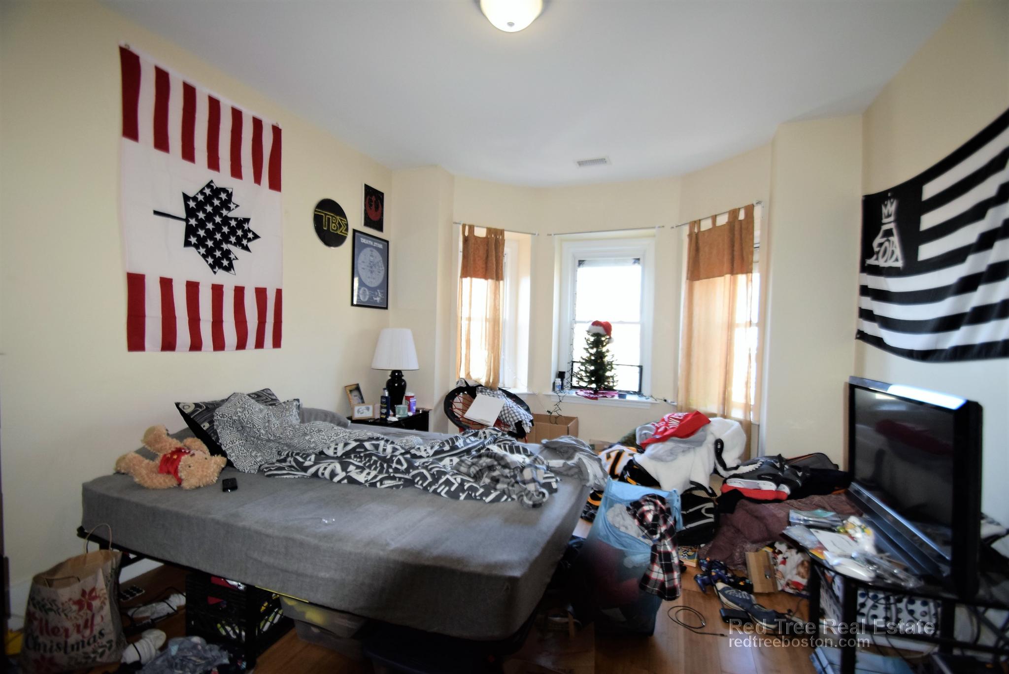 18 Cobden St, Jamaica Plain