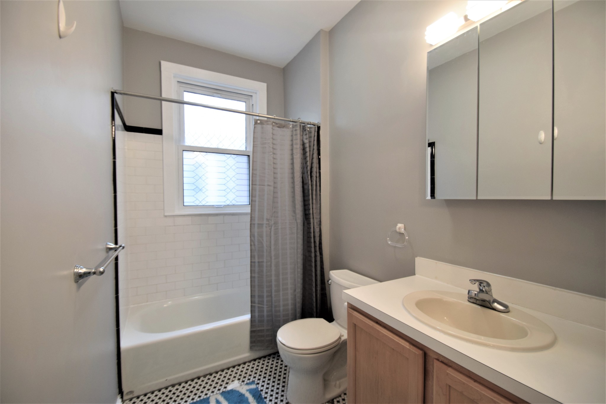 6 bed, 3 bath apartment for rent at 1863 Commonwealth Ave Unit 2, Brighton — photo 15 of 18