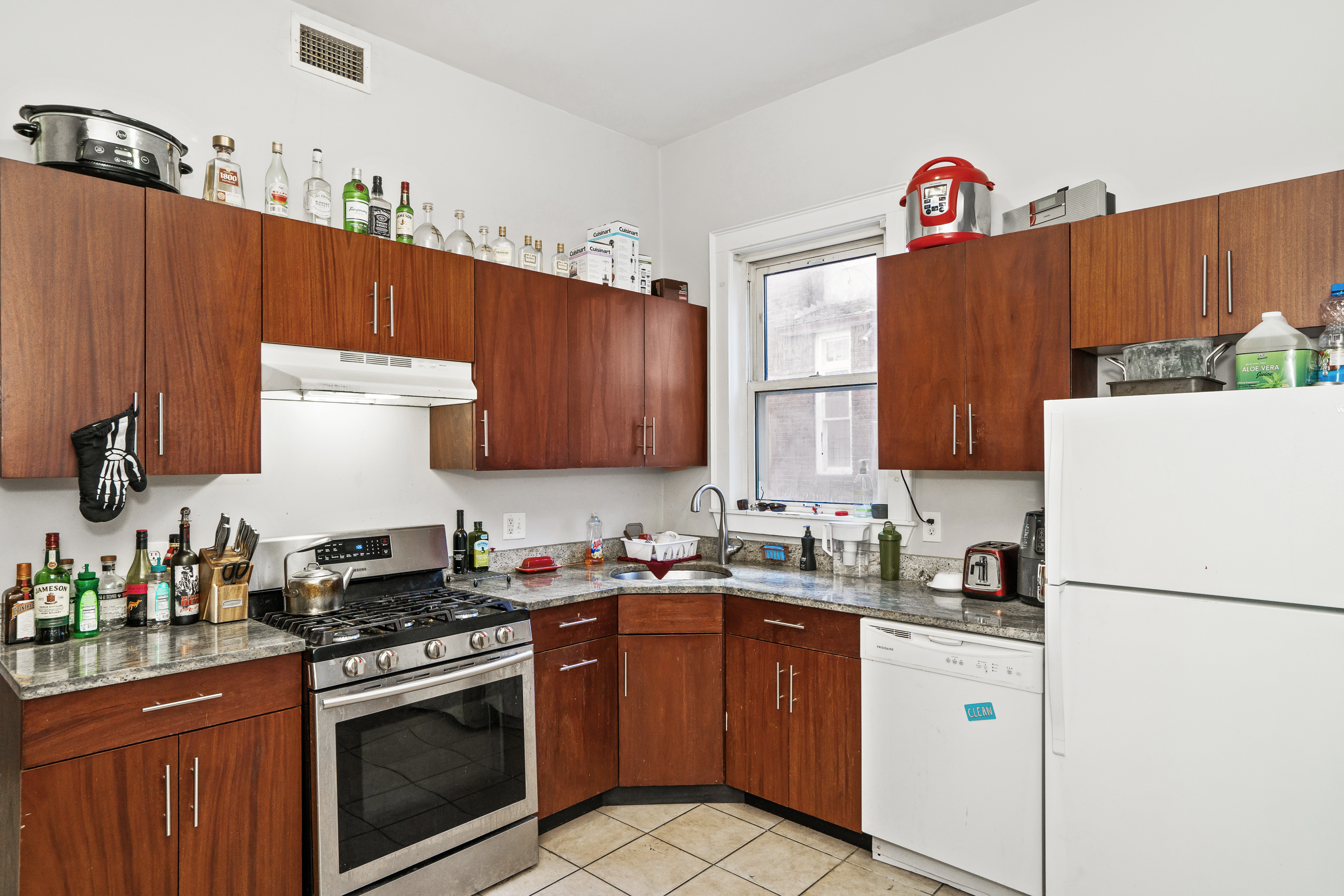 6 bed, 3 bath apartment for rent at 1863 Commonwealth Ave Unit 2, Brighton — photo 9 of 18