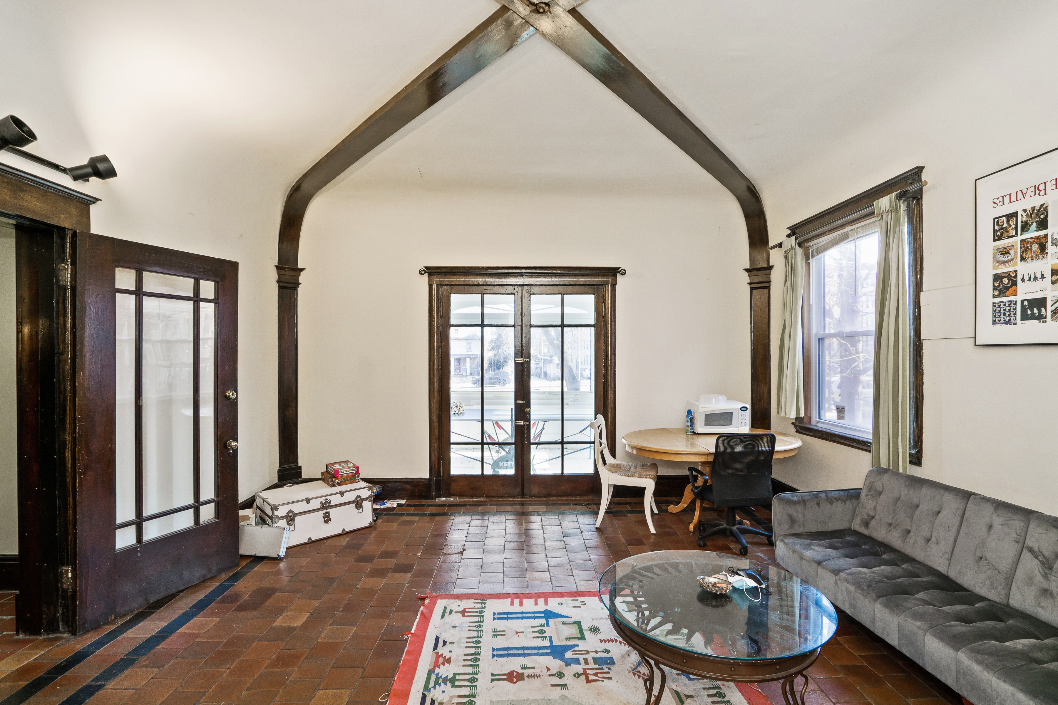 6 bed, 3 bath apartment for rent at 1863 Commonwealth Ave Unit 2, Brighton — photo 3 of 18