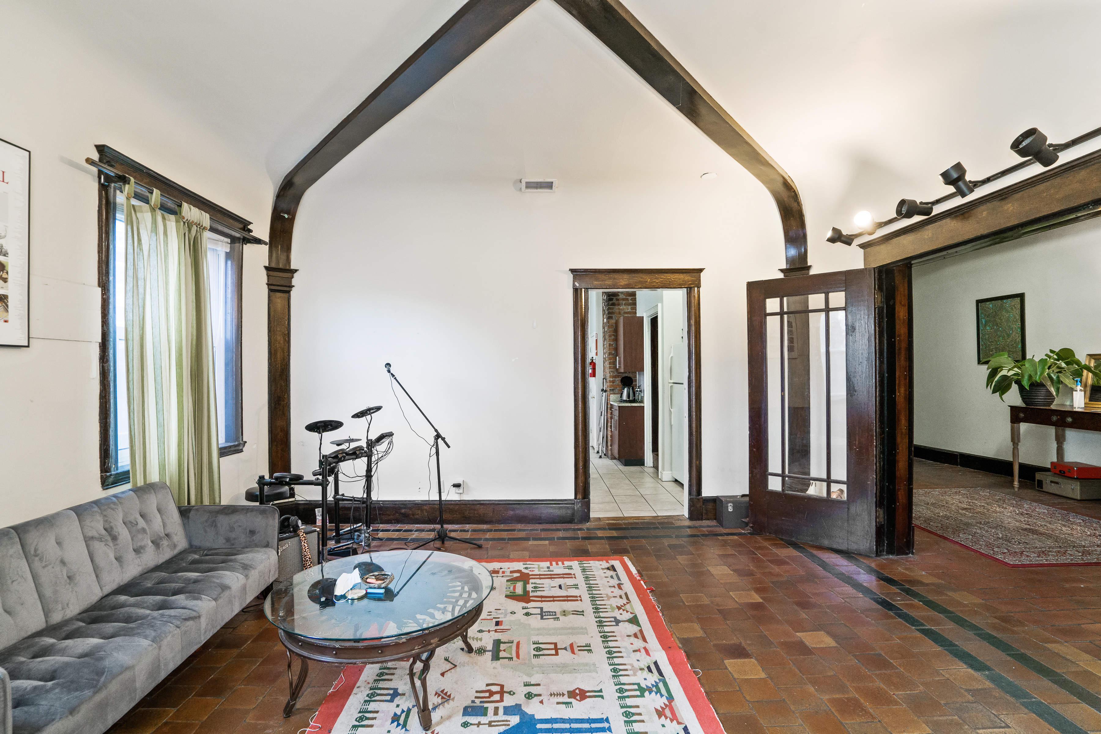 6 bed, 3 bath apartment for rent at 1863 Commonwealth Ave Unit 2, Brighton — photo 1 of 18