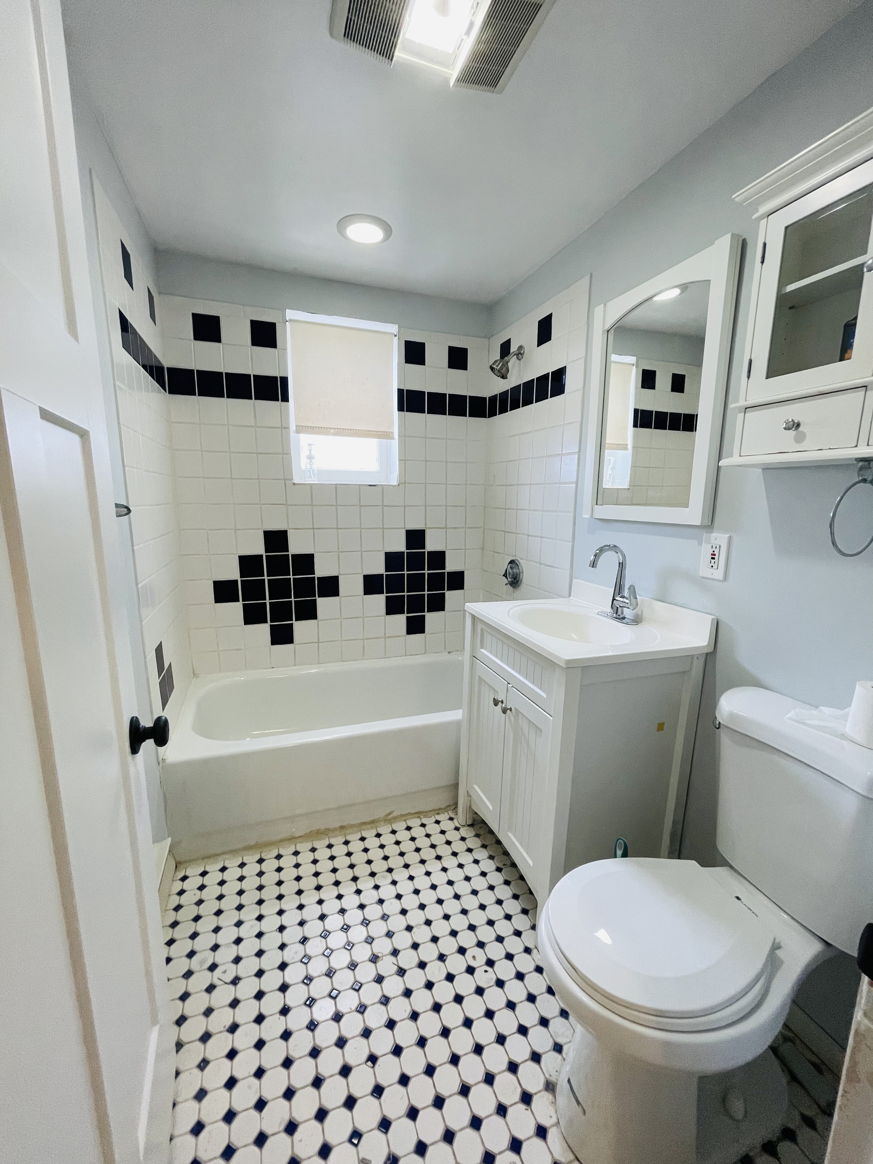 3 bed, 1 bath apartment for rent at 1736 Commonwealth Ave Unit 1, Brighton — photo 2 of 7