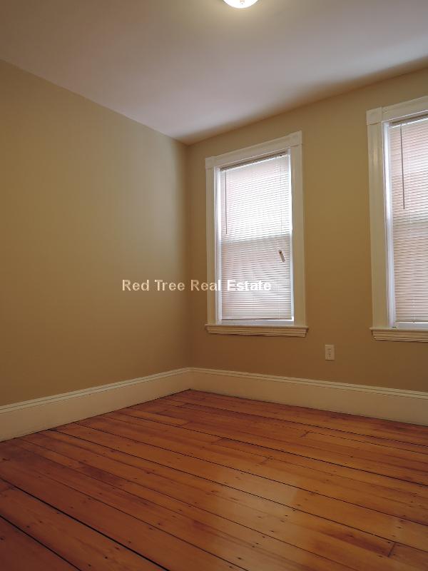3 bed, 1 bath apartment for rent at 156 Calumet St Unit 1, Mission Hill — photo 6 of 15