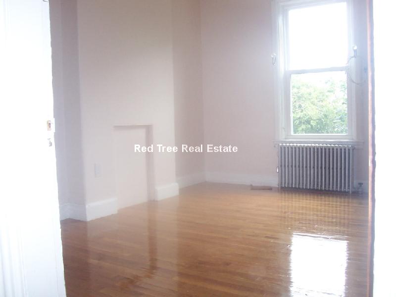 688 Parker St, Mission Hill