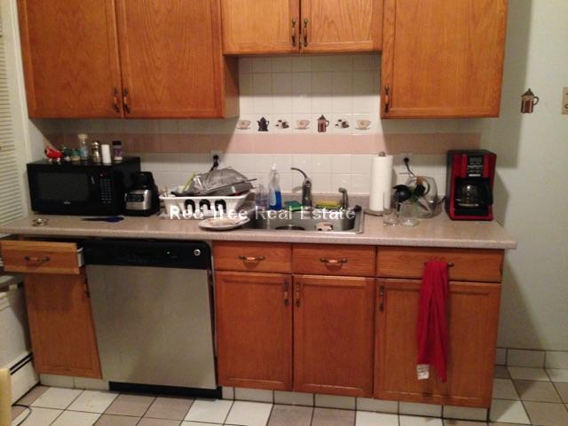 3 bed, 1 bath apartment for rent at 47 Strathmore Rd Unit 1, Brighton — photo 3 of 10