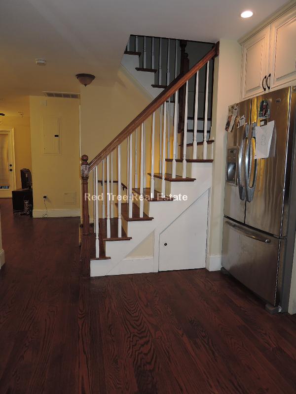 2 Iroquois St, Mission Hill