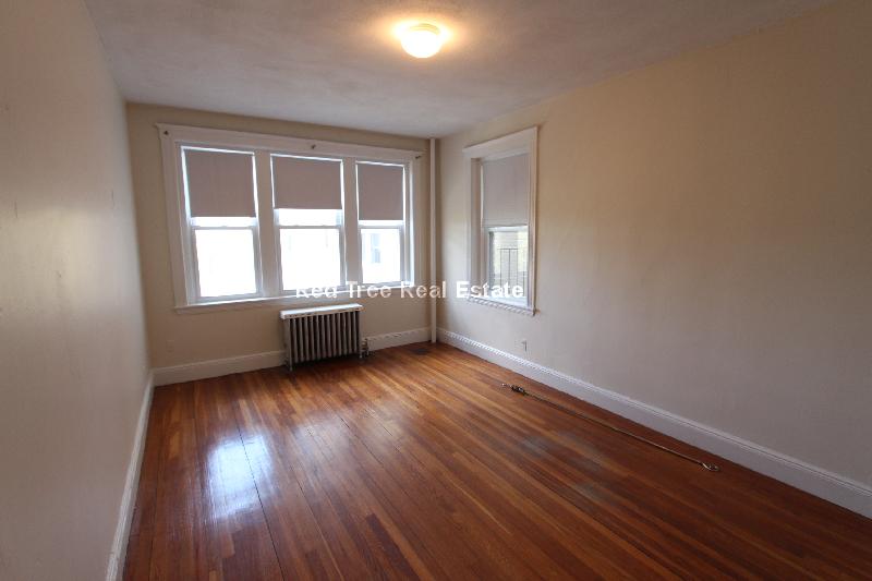 1810 Commonwealth Ave, Brighton