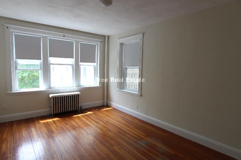 1810 Commonwealth Ave, Brighton