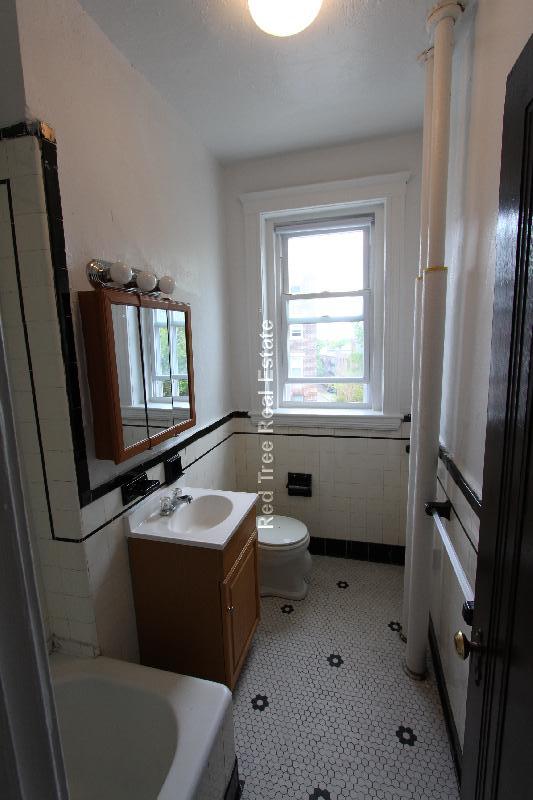 1810 Commonwealth Ave, Brighton