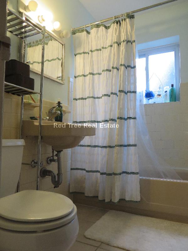 33 Westgate Rd, Chestnut Hill