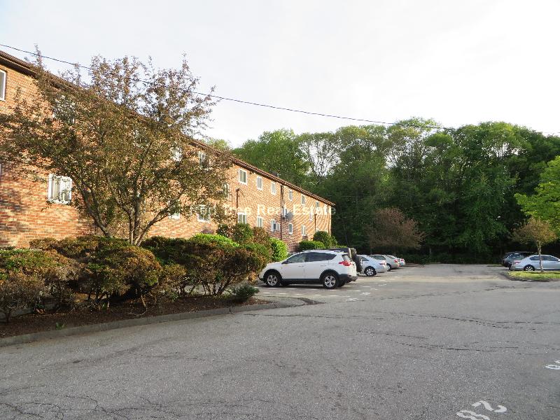 33 Westgate Rd, Chestnut Hill