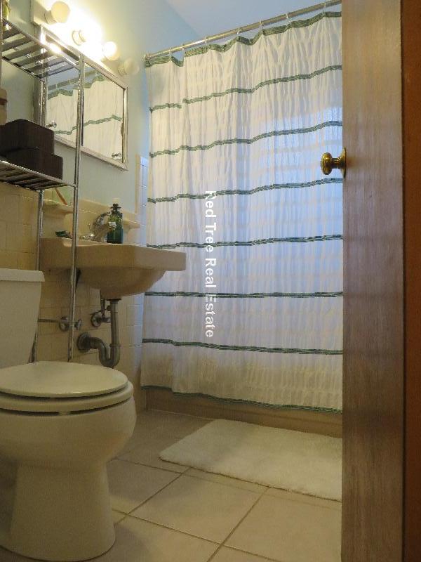 33 Westgate Rd, Chestnut Hill