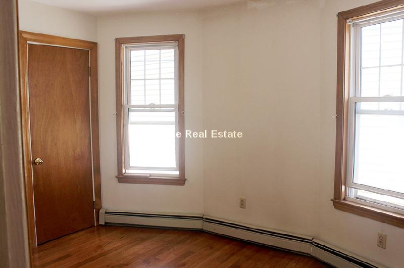 27 Princeton St, Medford