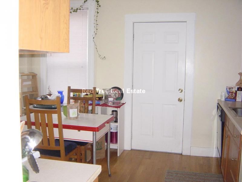 2 bed, 1 bath apartment for rent at 164 Putnam Ave, Cambridge — photo 4 of 7