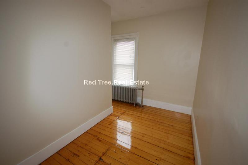 33 Pratt St, Allston