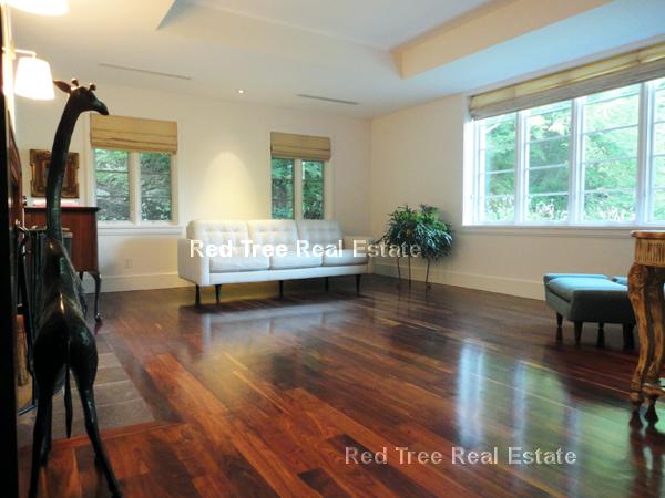 10 Gray Cliff Rd, Newton
