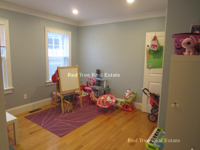 7 Acron Rd, Brookline Village