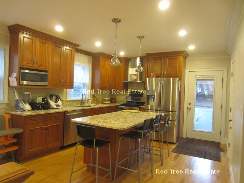 7 Acron Rd, Brookline Village