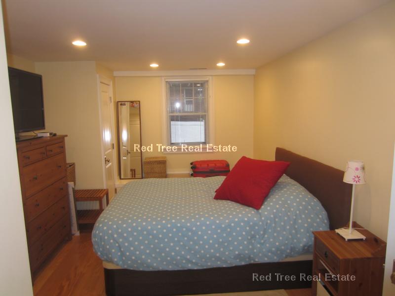 7 Acron Rd, Brookline Village