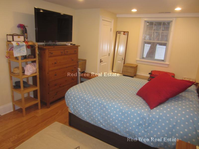 7 Acron Rd, Brookline Village